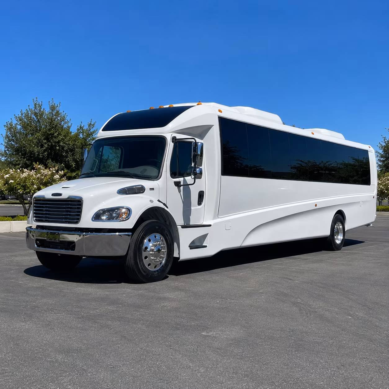largo 25 passenger minibus