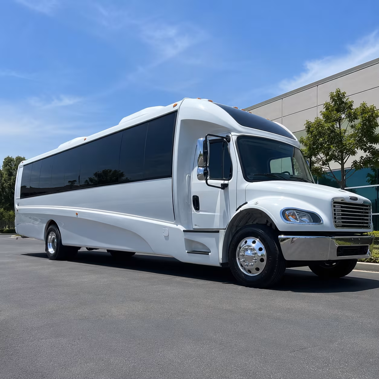 largo 28 passenger minibus