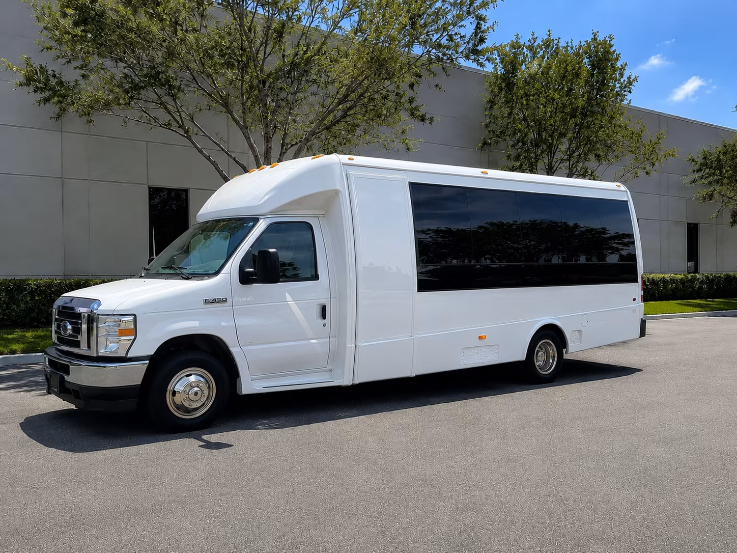 minibuses for history and heritage field trips near largo